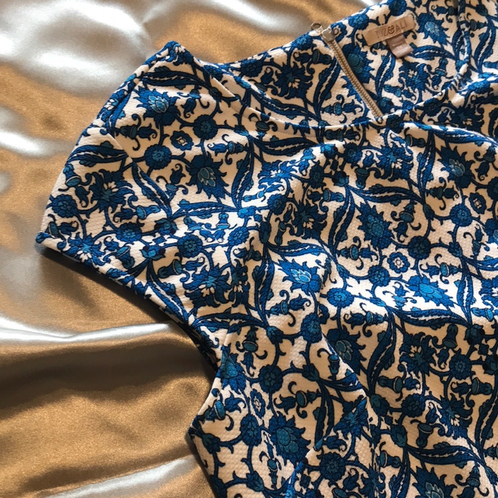 SOLD💰Ultramarine China-pattern Shell Top